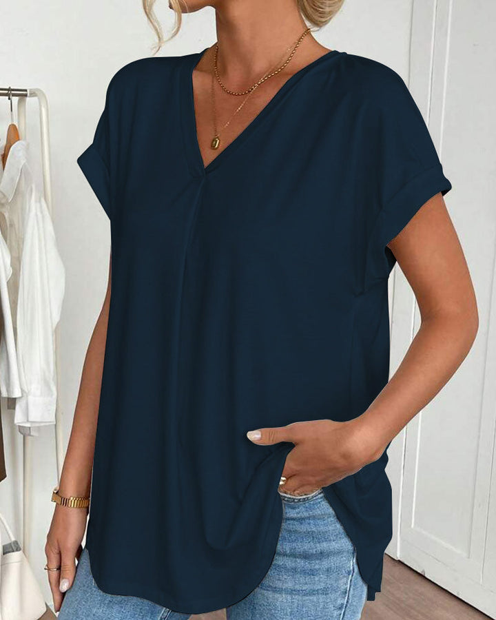 Casual women's short sleeve top, relaxed fit, featuring a chic pleated back, ideal for everyday summer wear.