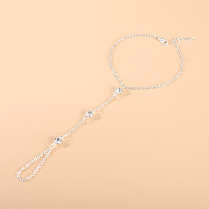 Versatile women's silver crystal necklace, an elegant statement piece suitable for any outfit.