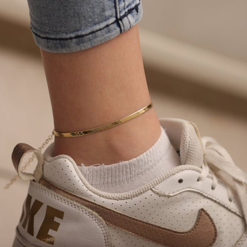 Adjustable gold hoops necklace for women, a sleek and elegant fashion accessory. Ideal gift for her with durable plating.