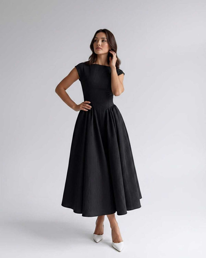 Women's versatile sleeveless A-line midi dress, flared, round neck, suitable for many events.