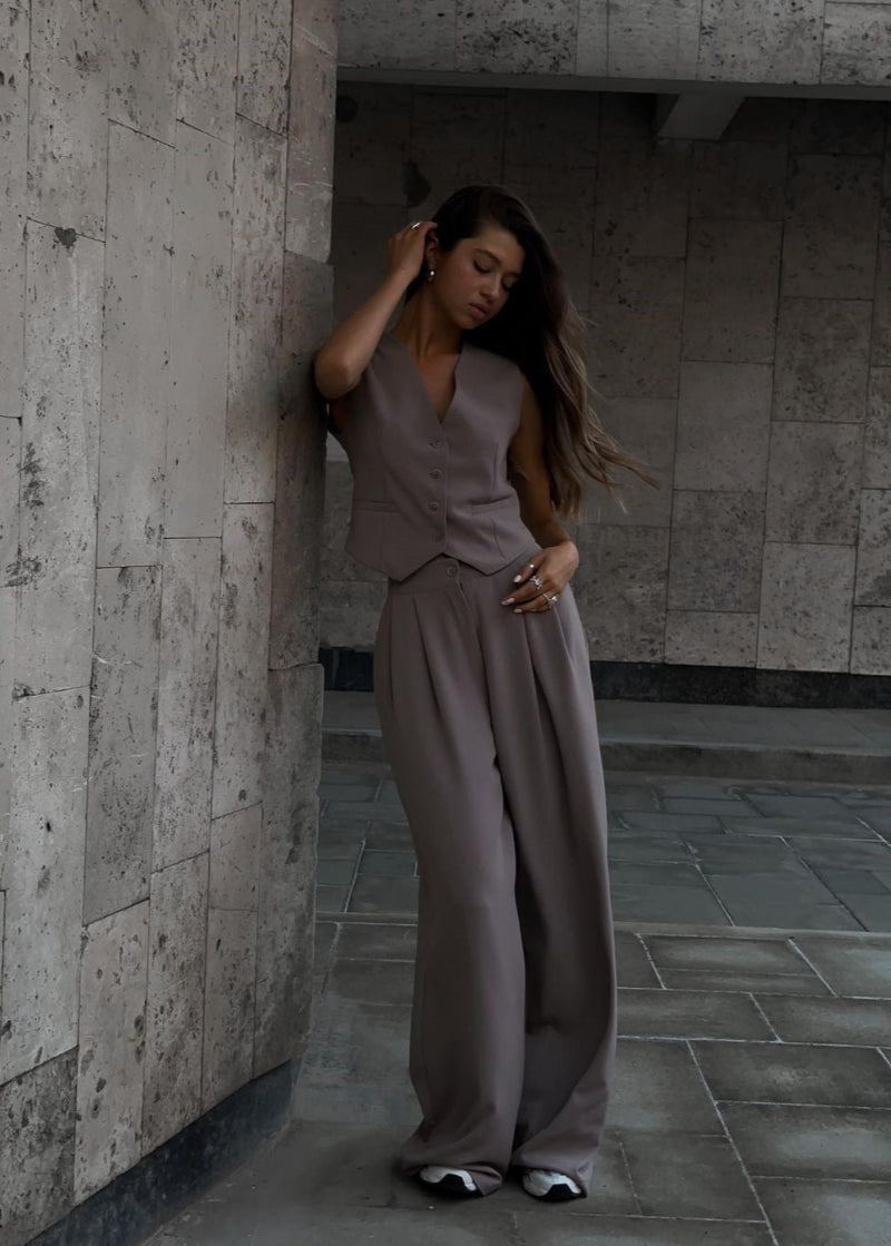 Sleek women's elegant sleeveless blazer and slim-fit pant set, a versatile business casual outfit for summer.
