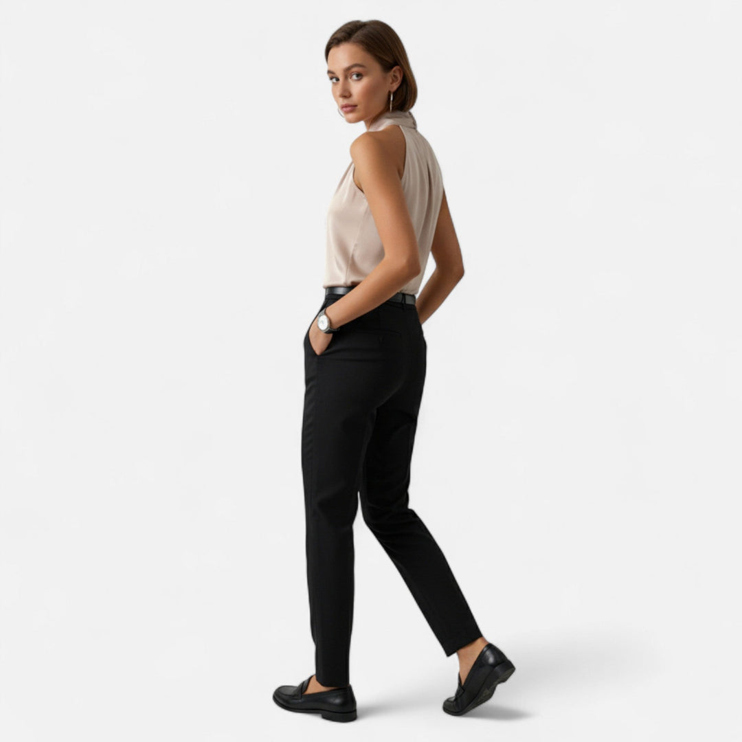 Chic women's sleeveless twisted neck top, ideal for versatile spring and summer fashion. Comfortable and stylish.