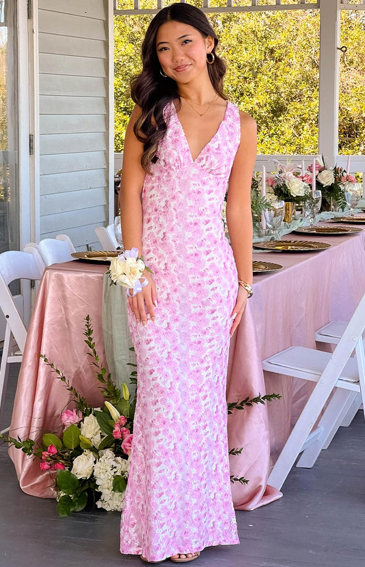 Fashionable floral sleeveless maxi dress, an elegant evening gown for women.