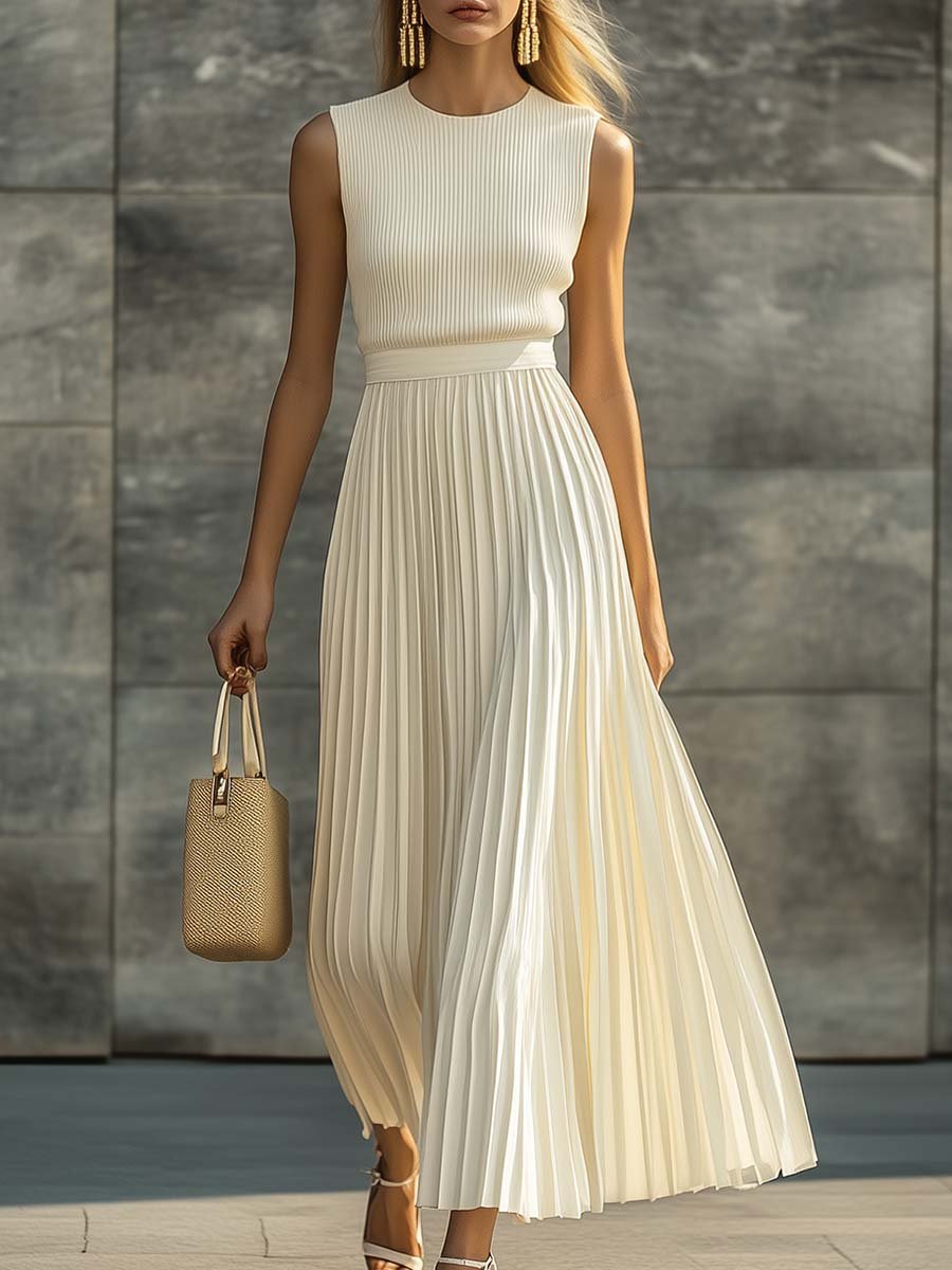 Elegant women's sleeveless pleated maxi dress, perfect for formal occasions & summer parties. Flowing & sophisticated.