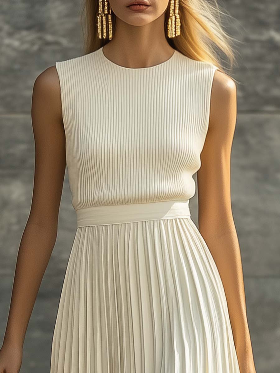 Flowing sleeveless maxi dress for women, ideal as an elegant formal party dress or versatile occasion wear. Pleated.