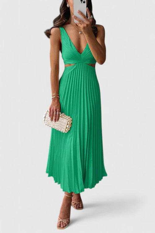 Formal sleeveless pleated dress for women, ideal for weddings and parties.