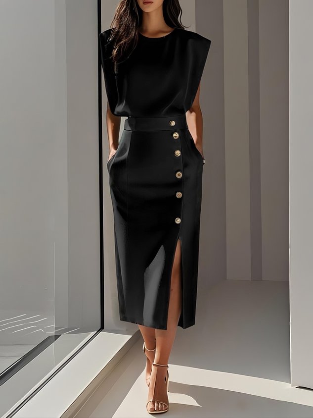 Stylish women's midi dress with a round neck and sleeveless design, ideal for evening or daytime elegance.