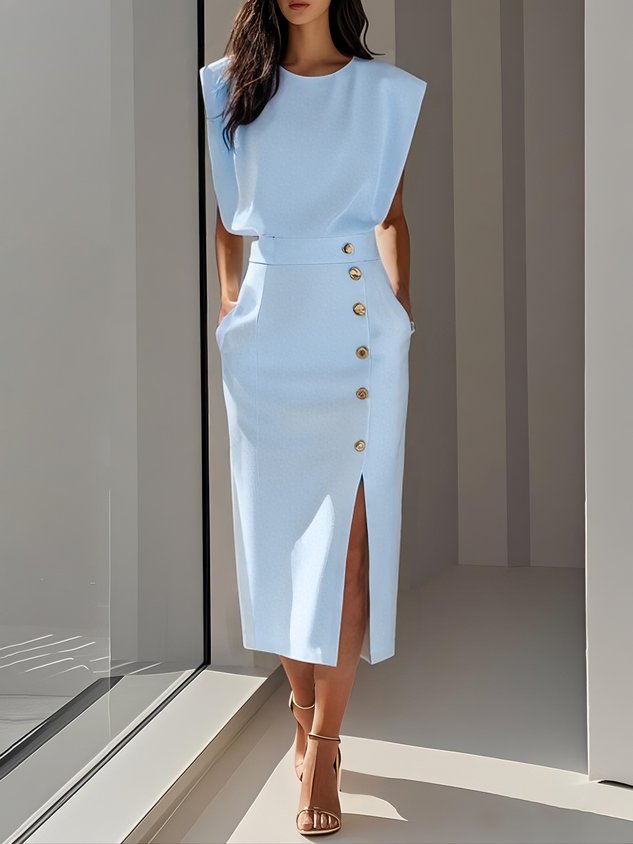 Comfortable and chic women's sleeveless midi dress, featuring a flattering round neck for versatile styling.