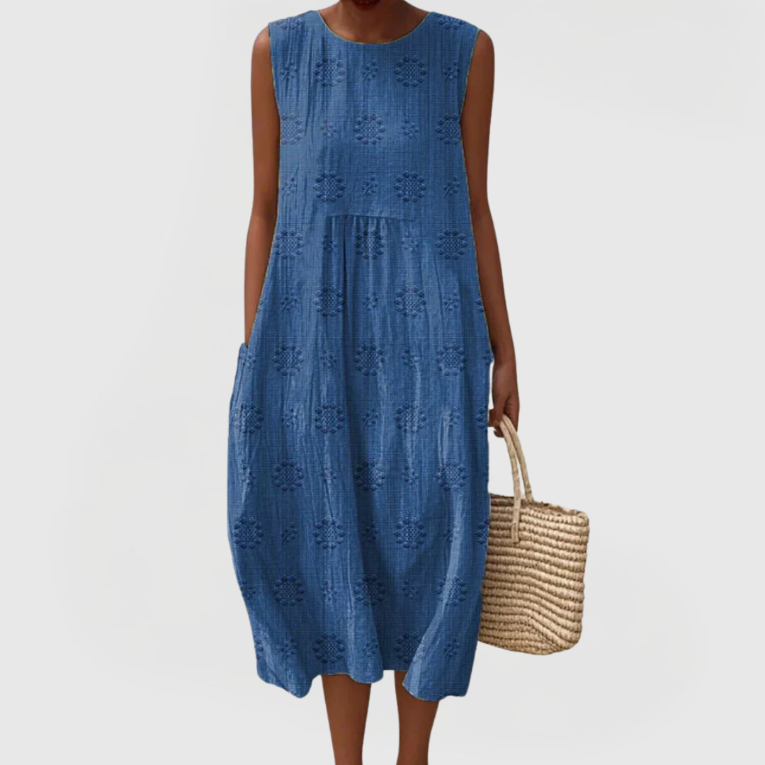 Stylish A-line summer dress for women, sleeveless, featuring discreet pockets and an elegant design.