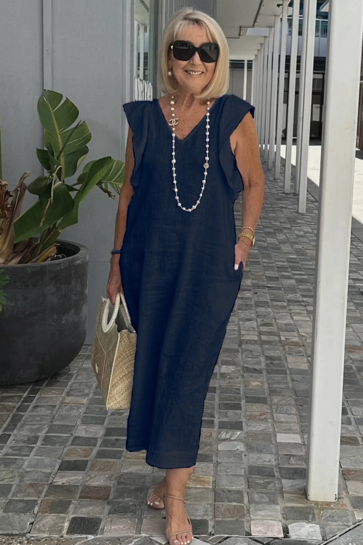 Elegant women's sleeveless maxi dress, a versatile piece for summer and vacation style.