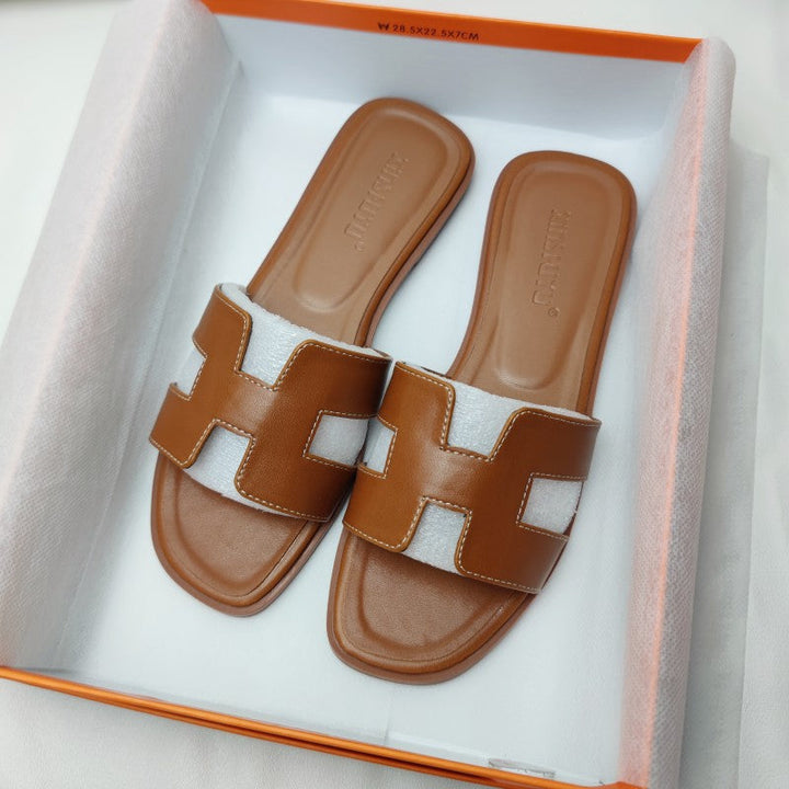 Casual women's H-strap slip-on flat sandals, ideal elegant summer footwear for everyday style.