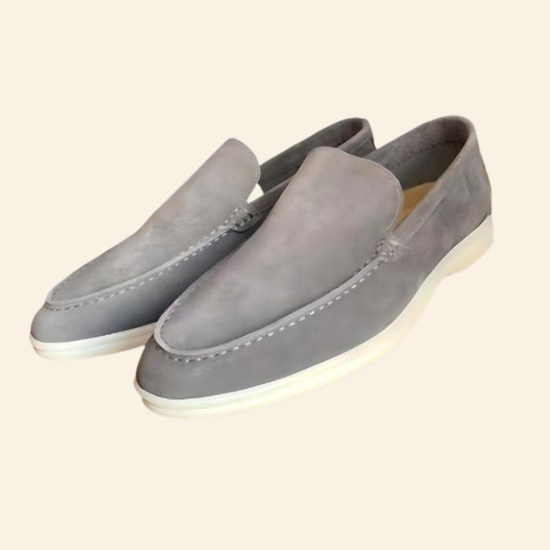Practical yet stylish women's slip-on loafers, comfortable everyday footwear. Elegant flats for versatile fashion.
