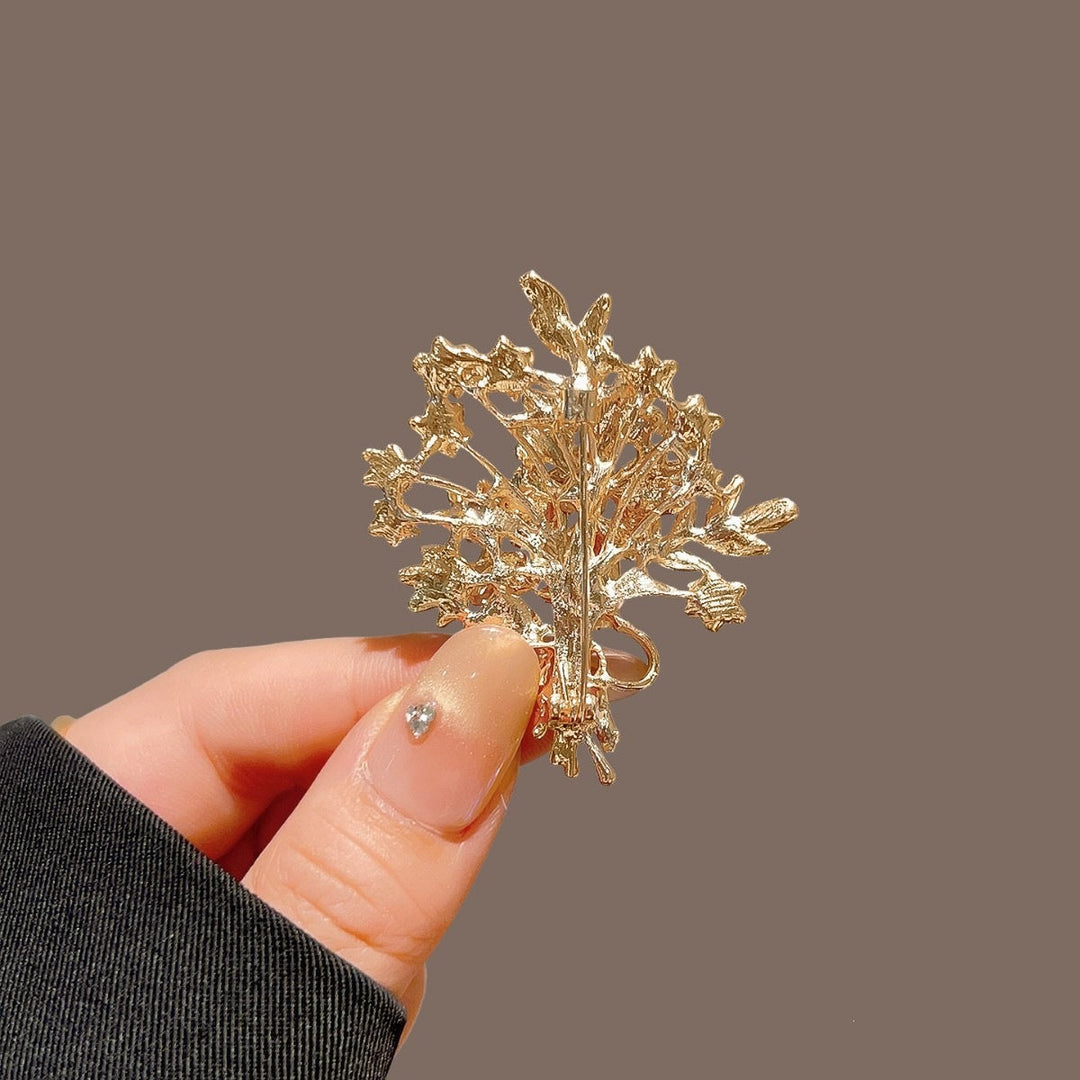 Stylish crystal leaf brooch pin for women, adds elegance to outfits, a perfect gift.