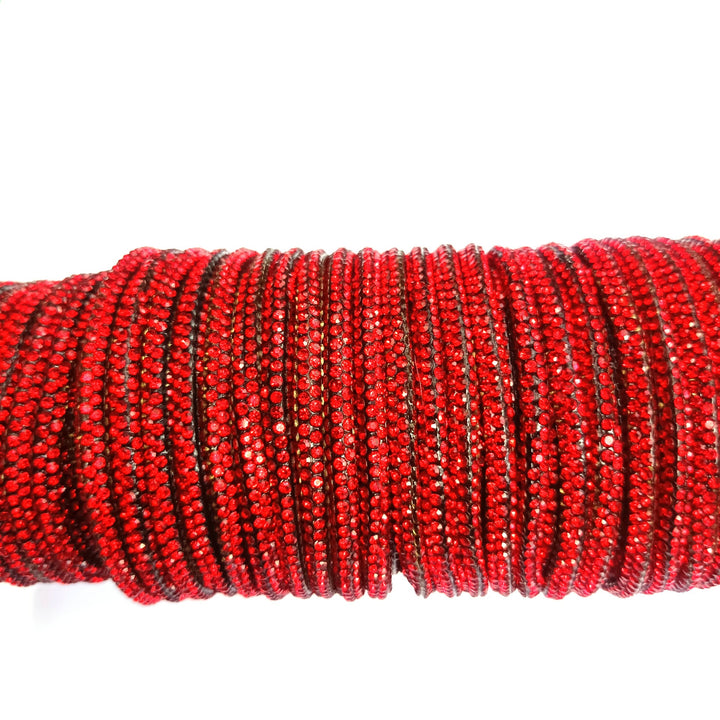 Chic women's sparkling rhinestone hairband, perfect fashion accessory for adding glamour.