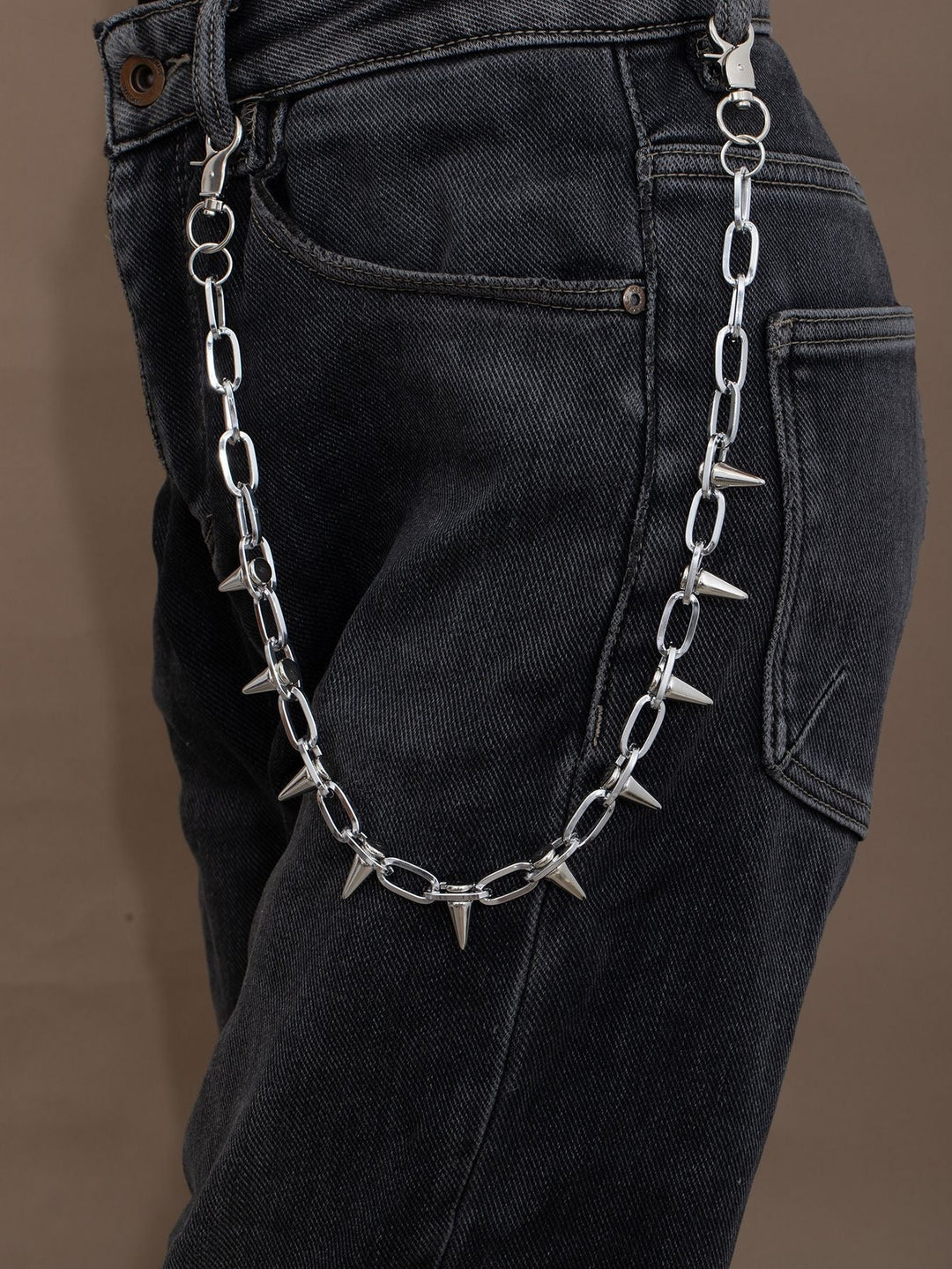 Women's elegant statement necklace, a stylish modern fashion accessory for versatile chic looks.