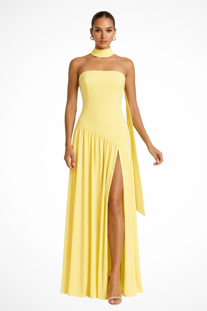 Elegant women's strapless maxi dress for evening or formal wear, featuring a chic side slit. Perfect for special occasions.