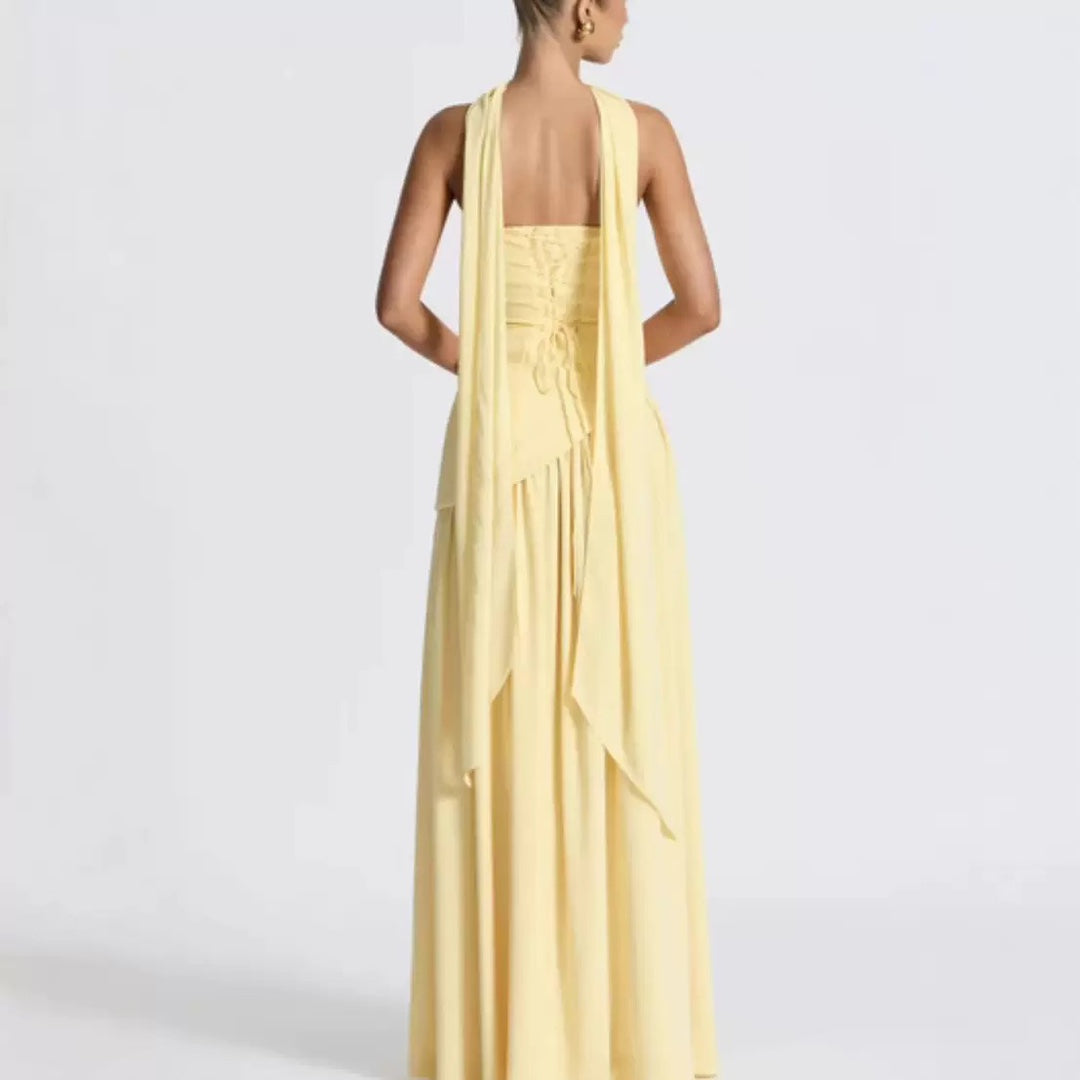 Chic women's strapless long dress with slit. A sophisticated choice for wedding guests, parties, or formal wear.
