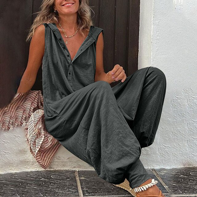 Elegant women's stretch jumpsuit, a flattering all-in-one outfit for comfortable and versatile everyday wear.
