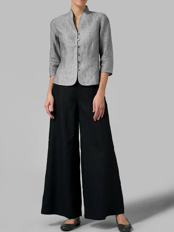 Effortless professional style: women's tailored blazer. A versatile and elegant jacket for office wear.