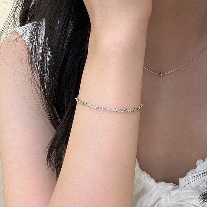 Dainty gold twisted chain bracelet for women, adjustable & elegant, ideal for daily wear or gifts.