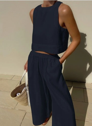 Versatile women's two-piece matching set. Effortless style, transitions from loungewear to elegant outfit.