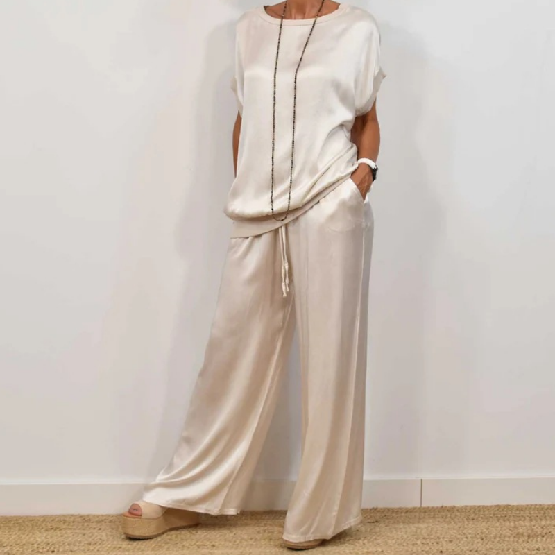 Elegant women's two-piece outfit set, chic and stylish for versatile fashion.