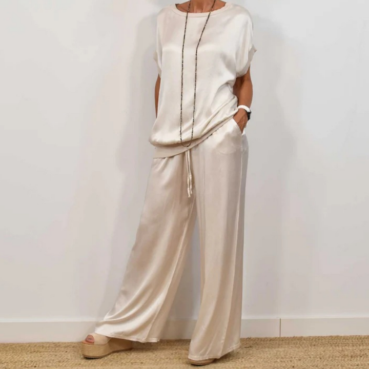 Elegant women's two-piece outfit set, chic and stylish for versatile fashion.