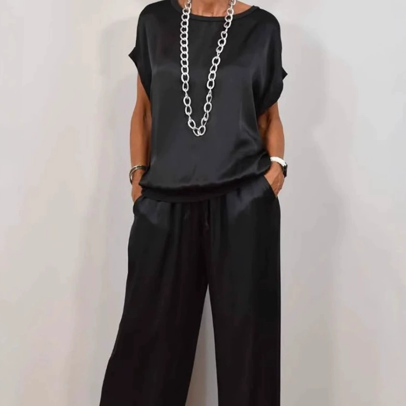 Elegant yet comfortable women's two-piece set, a chic and versatile matching outfit.