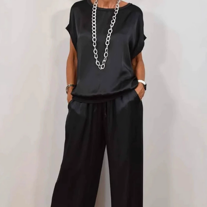 Elegant yet comfortable women's two-piece set, a chic and versatile matching outfit.