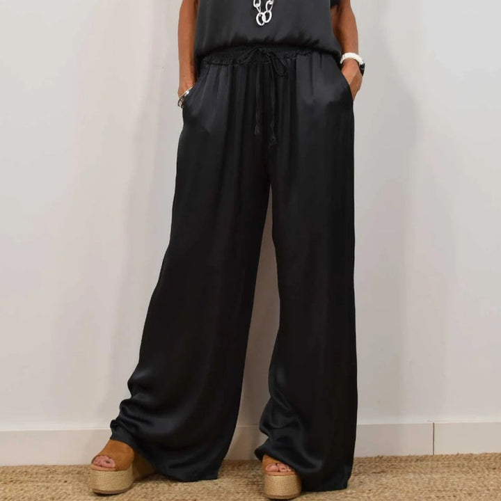 Women's apparel: an elegant two-piece outfit set, comfortable and stylish for any occasion.