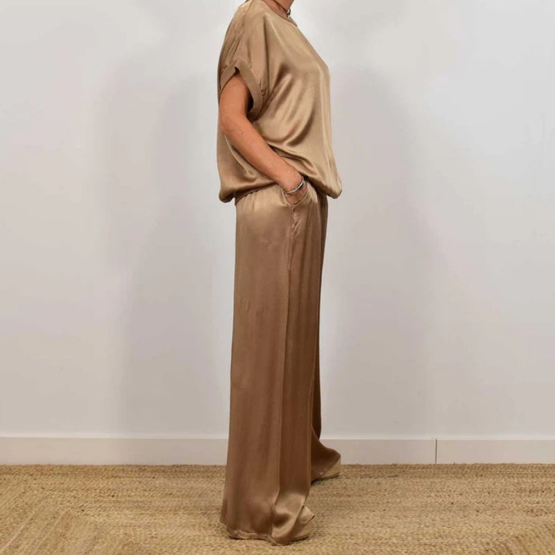 Complete women's fashion ensemble: an elegant two-piece outfit set for chic, comfortable wear.