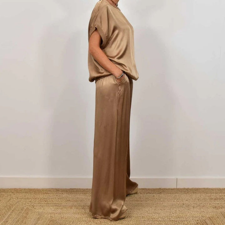 Complete women's fashion ensemble: an elegant two-piece outfit set for chic, comfortable wear.