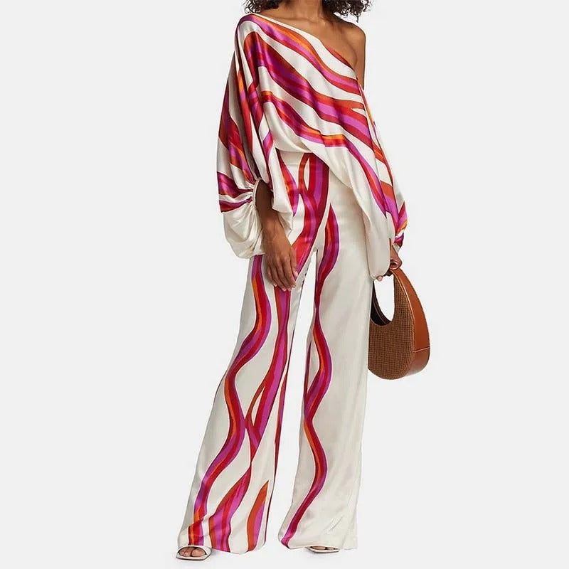 Stylish women's suit set, a comfortable & versatile coordinated outfit for modern fashion. Ideal for spring & summer.