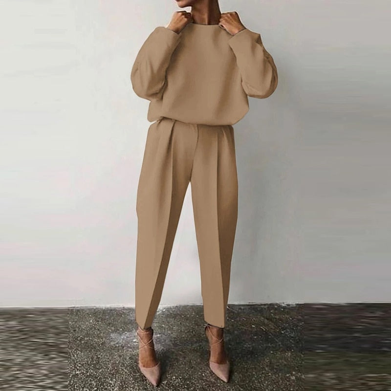 Stylish women's two-piece set for versatile business casual and elegant everyday wear. Comfortable & chic.