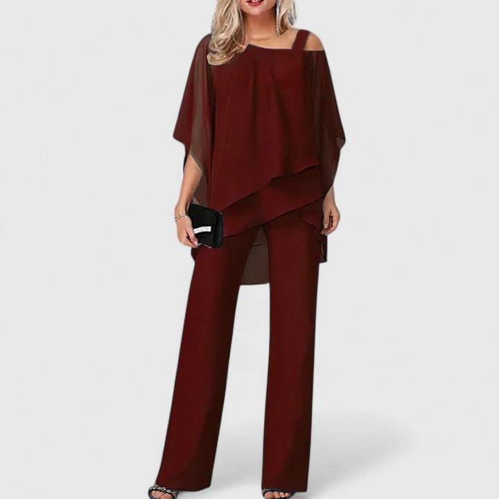 Elegant women's two-piece trouser set. Chic and comfortable for versatile casual or formal outfits.