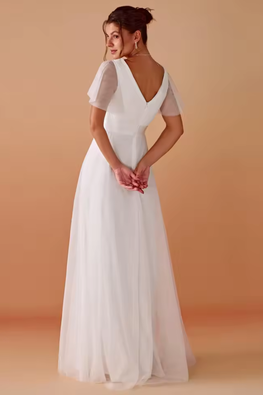 Beautiful A-line maxi dress for women, ideal as a wedding guest outfit, with V-neck and flutter sleeves.