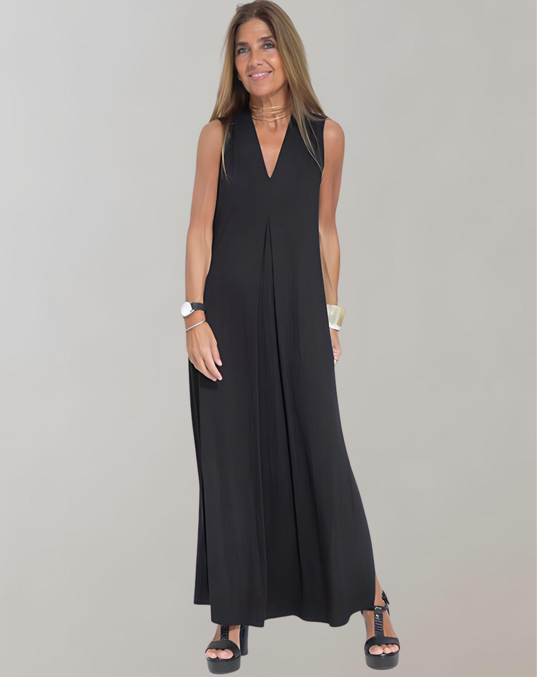 Elegant women's V-neck maxi dress, perfect for summer comfort & daytime chic.