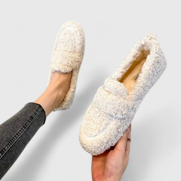 Plush, comfortable women's loafer slippers, elegant and warm. Ideal cozy footwear for relaxing at home.