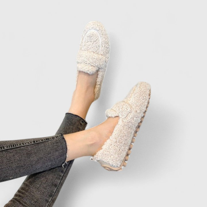 Stylish women's warm loafer slippers with a non-slip sole, offering cozy comfort and elegant house shoe design.