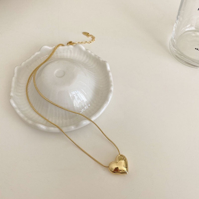 Versatile elegant white pearl lariat necklace. Gold chain women's jewelry, ideal fashion gift for her.