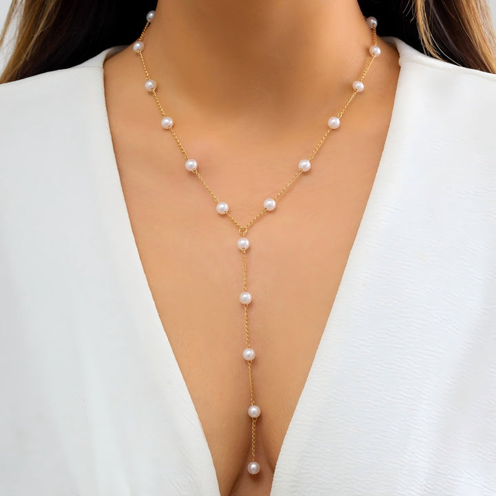 Adjustable women's elegant pearl lariat necklace. Gold chain fashion jewelry, a beautiful white pearl statement piece.