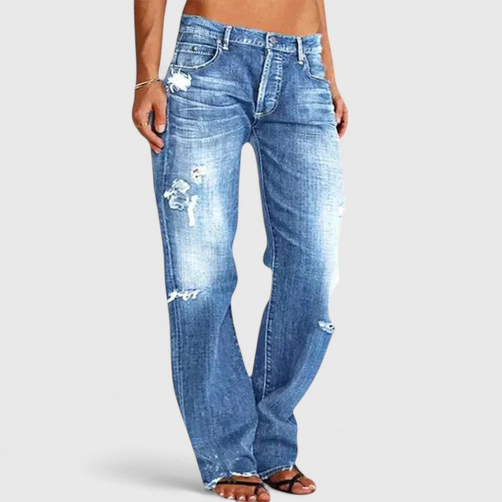Elegant women's wide-leg jeans in a relaxed fit for effortless style. Perfect for versatile fashion.