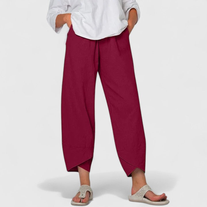 Comfortable vintage-style wide-leg trousers for women, ideal for casual or dressy outfits.
