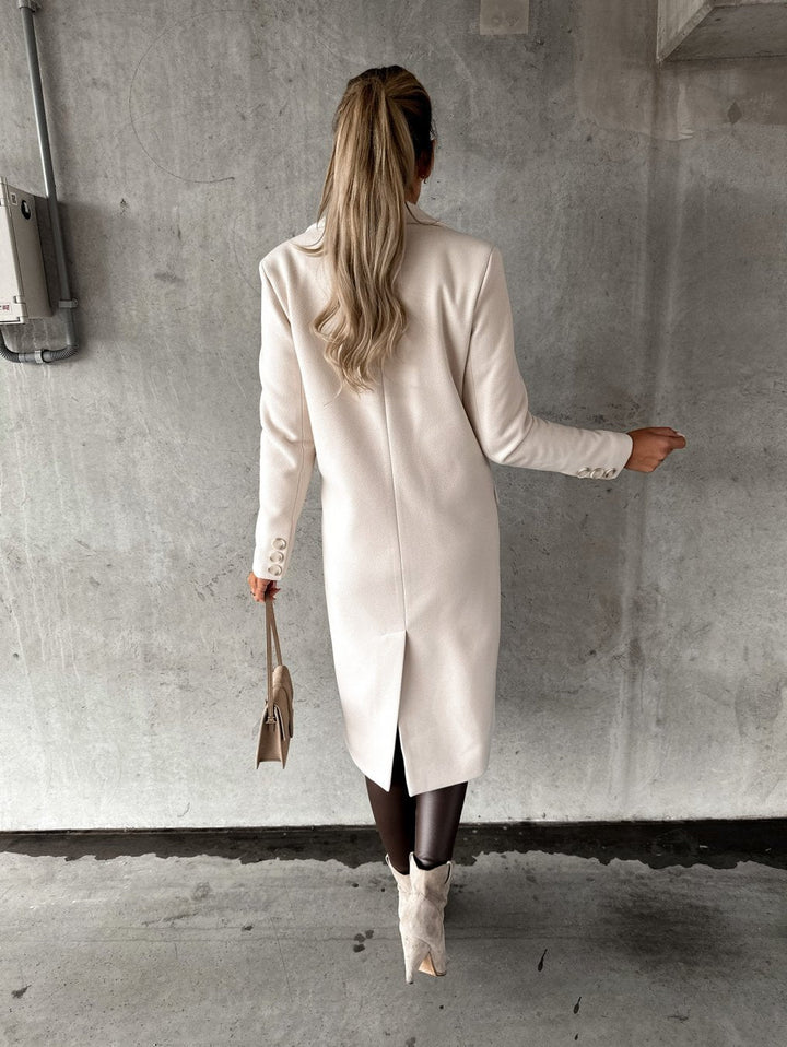 Cozy long sleeve women's winter jacket. Elegant style & warmth for cold days. Chic outerwear for versatile fashion.