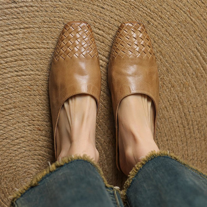 Comfortable women's square-toe mules, ideal for everyday elegant style and versatile fashion.