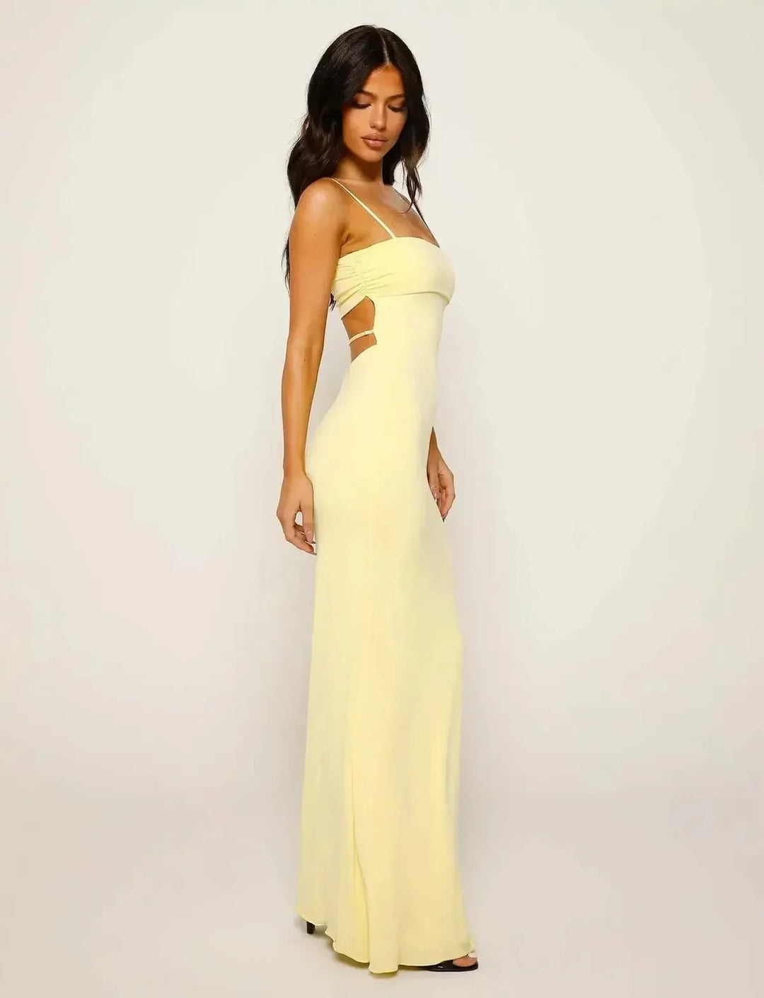 Fitted yellow backless bodycon maxi dress. Elegant long sleeveless design for women's formal evening events.