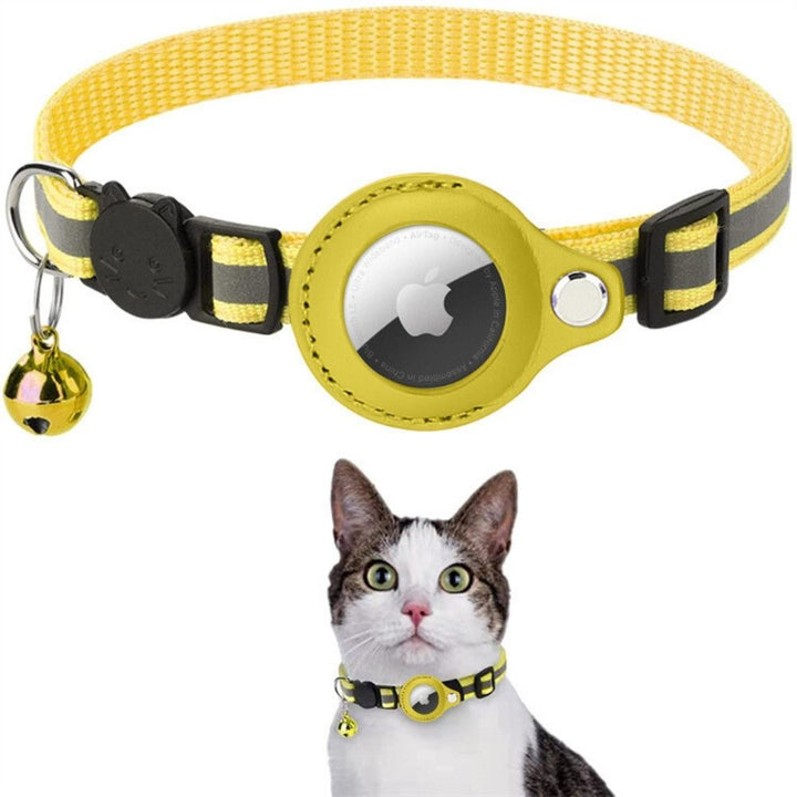Feline GPS tracking collar, reflective for visibility, adjustable & quick-release for safety.