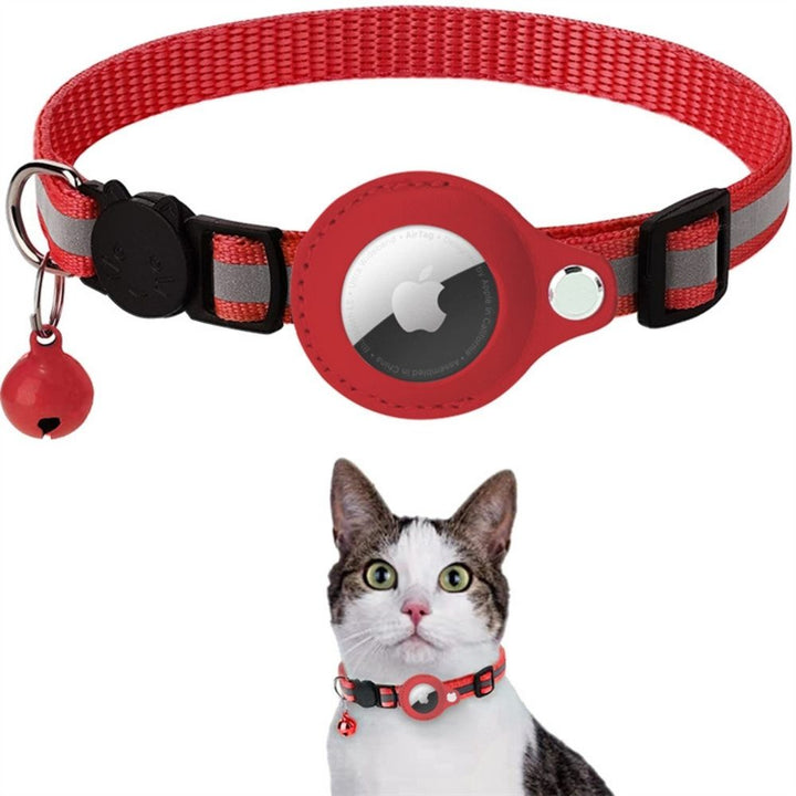 Reflective GPS safety collar for cats, adjustable nylon, quick-release tracker.
