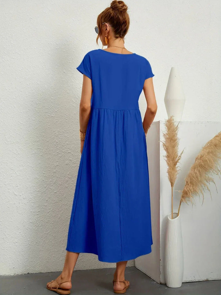 Versatile women's midi dress, fluid & relaxed fit, elegant for everyday and occasion wear.