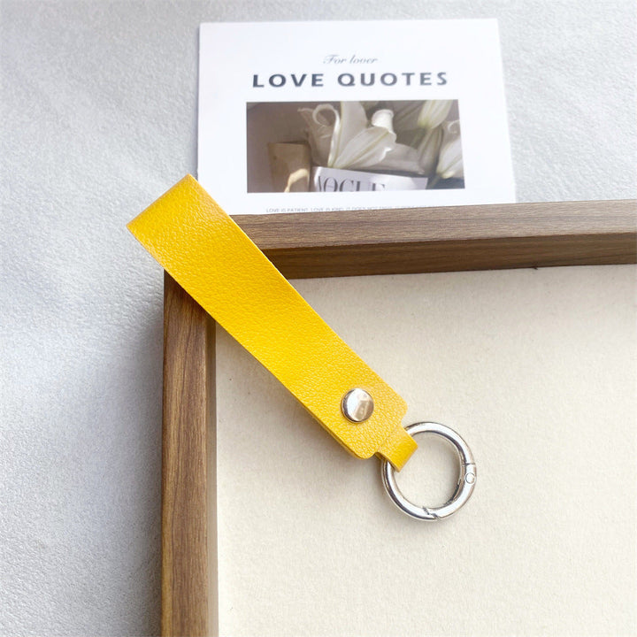 Stylish leather accessory: a durable unisex key holder for everyday carry & key organization.